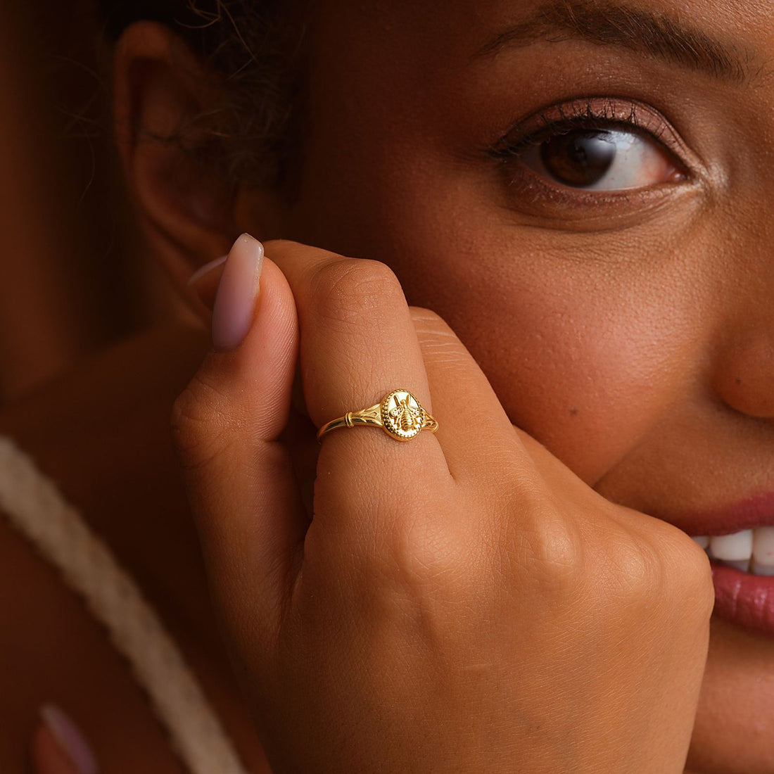 Elegant Sterling Silver Bee Signet Ring - Dainty Personalized