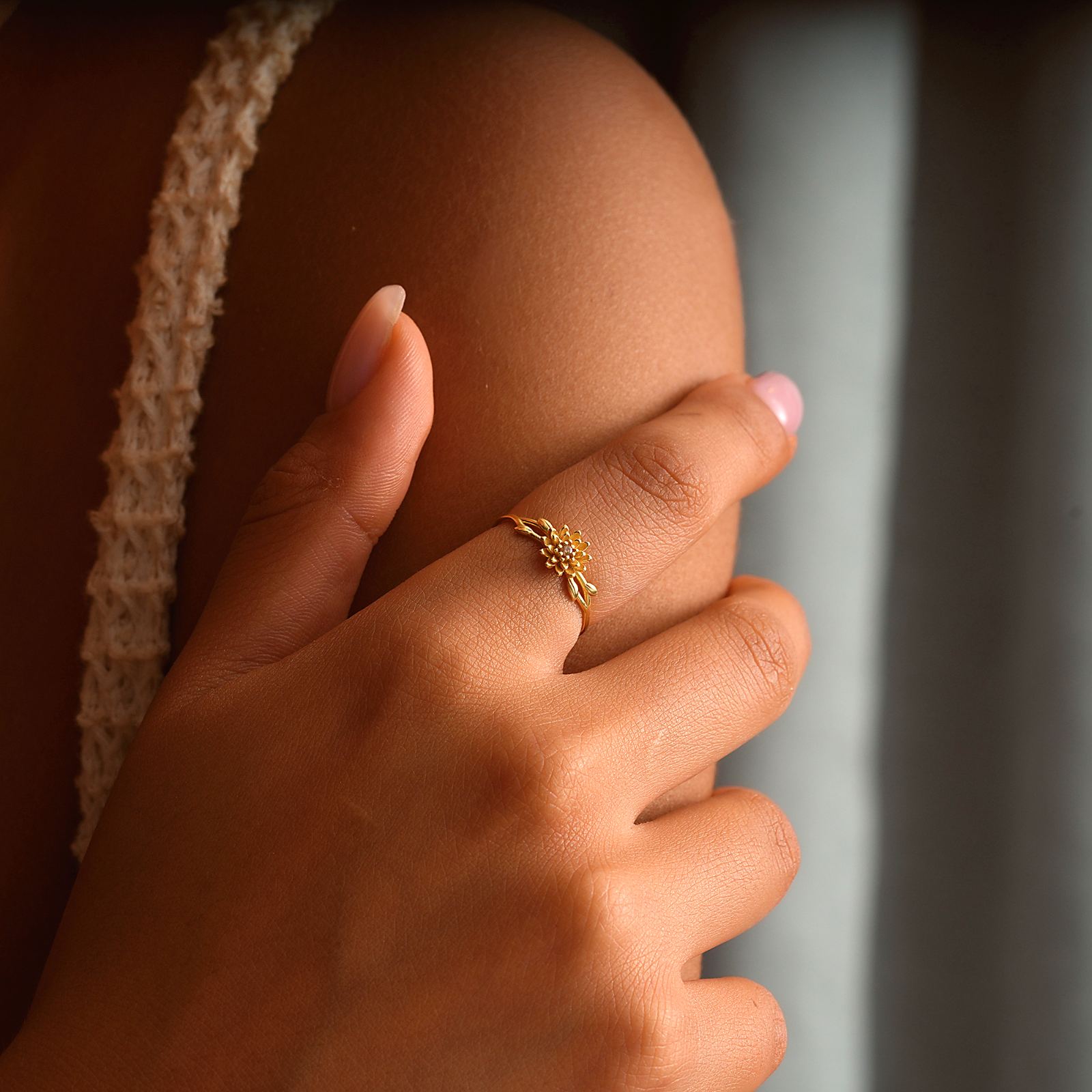 Minimalist Peridot Gemstone Birth Flower Ring - Dainty Personalized